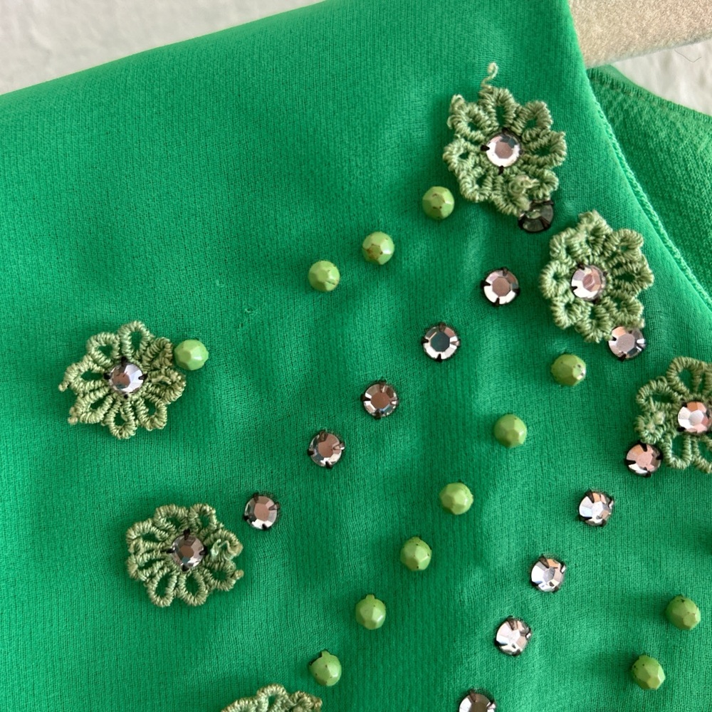 Vintage Green Cape Dress with Embellished Neckline - Picture 5 of 7